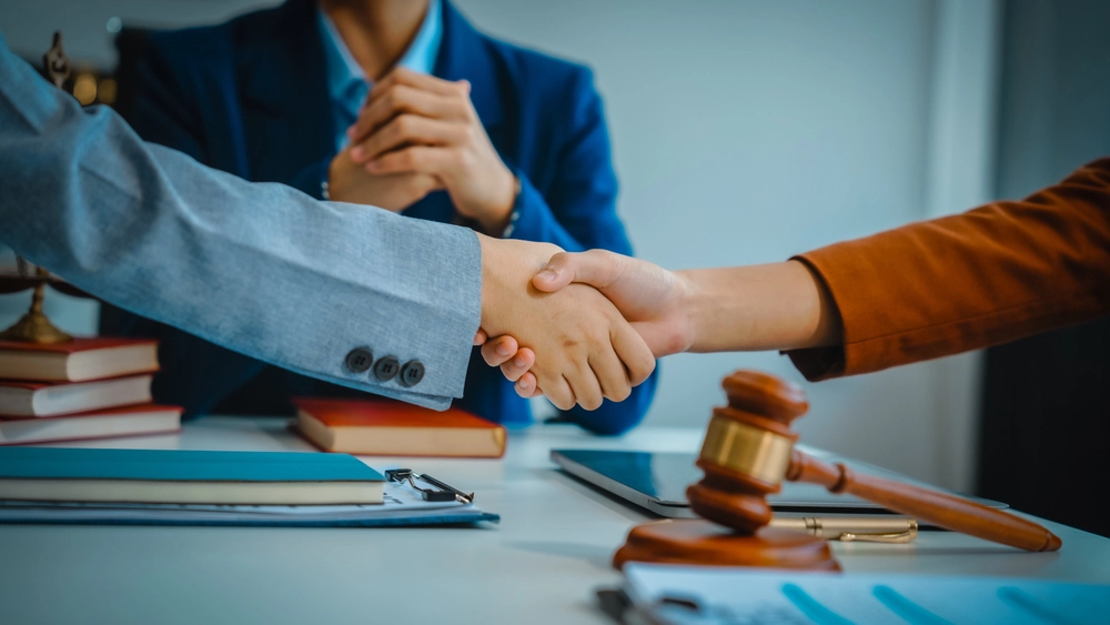The Ultimate Legal Advantage: Why a Team of Divorce Lawyers May Be a Better Choice For You Than a Solo Attorney